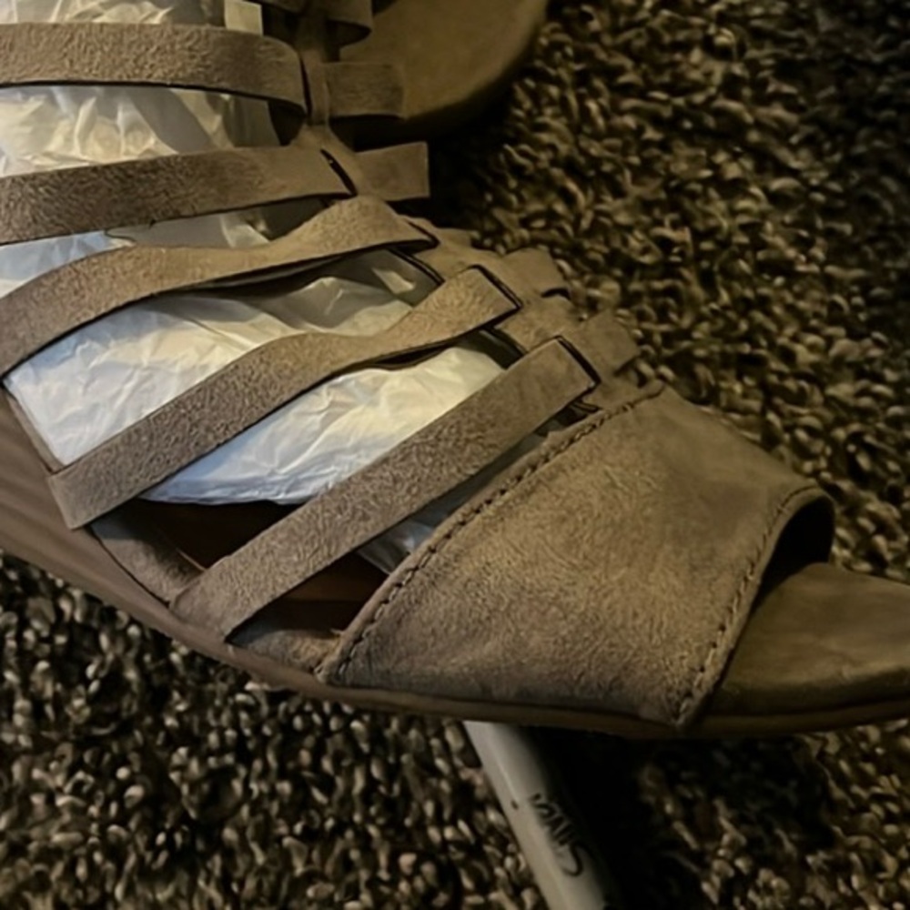 Seychelles Beige Strappy Sandals